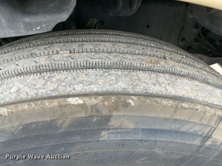 image for item NY9883 2013 Freightliner Cascadia 125  semi truck