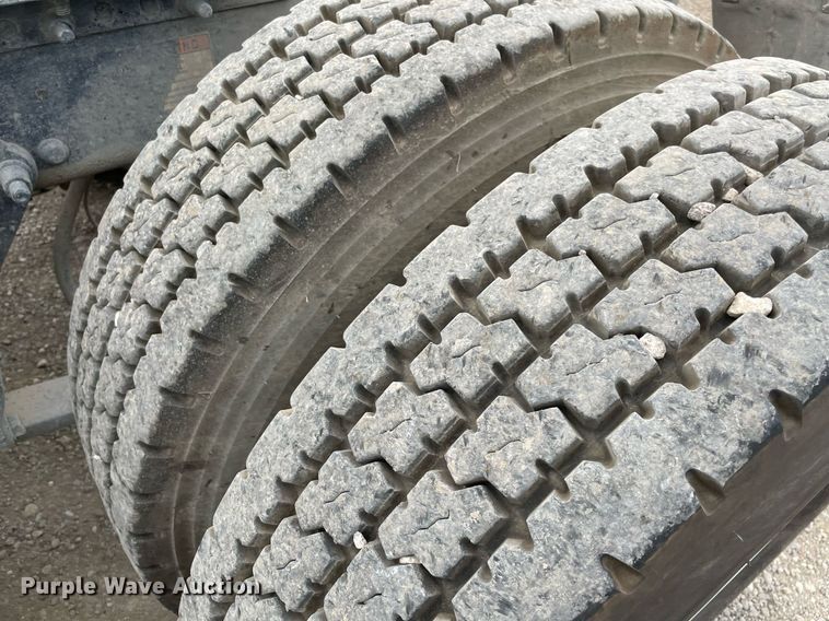 image for item NY9883 2013 Freightliner Cascadia 125  semi truck