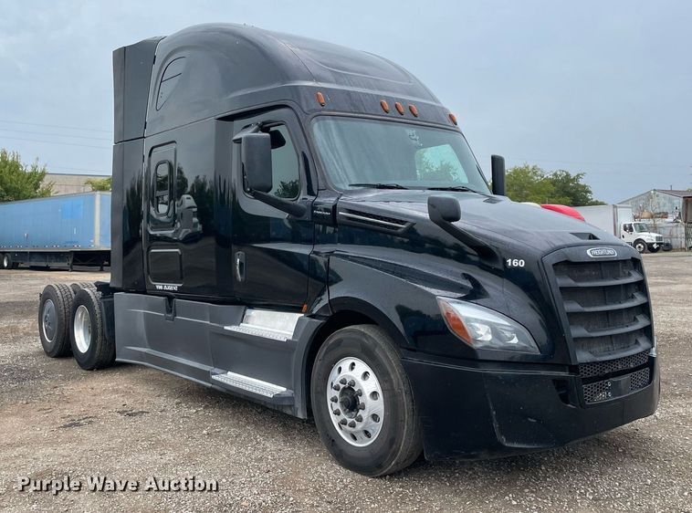 image for item NY9884 2018 Freightliner Cascadia 126SLP  semi truck