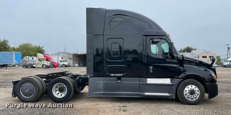image for item NY9884 2018 Freightliner Cascadia 126SLP  semi truck