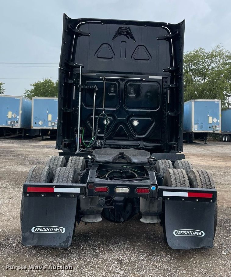 image for item NY9884 2018 Freightliner Cascadia 126SLP  semi truck