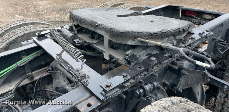 image for item NY9884 2018 Freightliner Cascadia 126SLP  semi truck