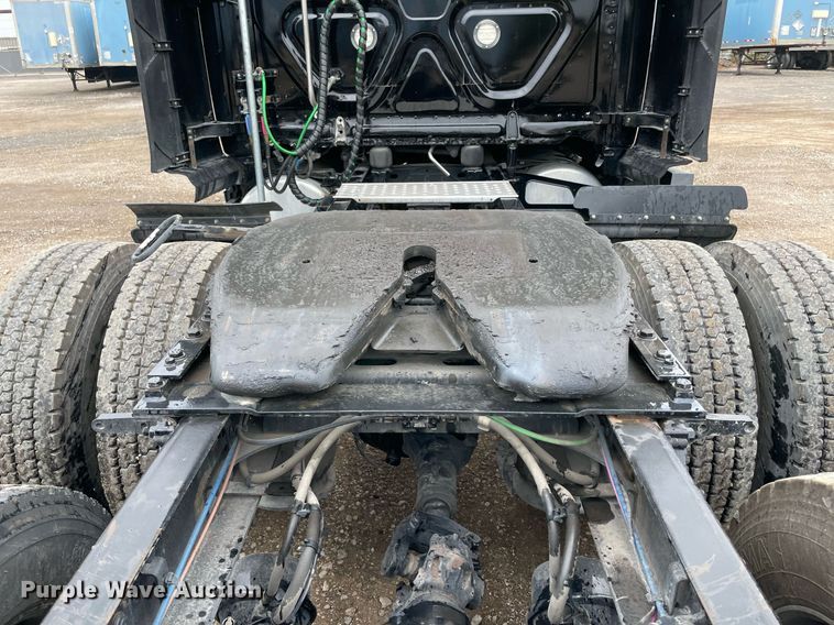 image for item NY9884 2018 Freightliner Cascadia 126SLP  semi truck