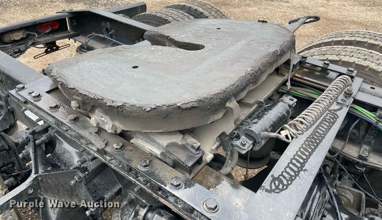 image for item NY9884 2018 Freightliner Cascadia 126SLP  semi truck