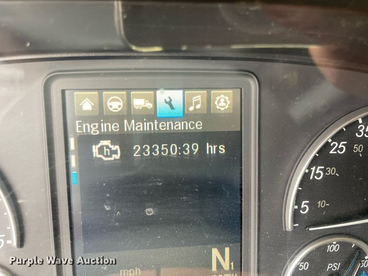 image for item NY9884 2018 Freightliner Cascadia 126SLP  semi truck