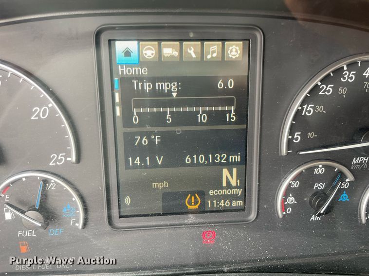 image for item NY9884 2018 Freightliner Cascadia 126SLP  semi truck