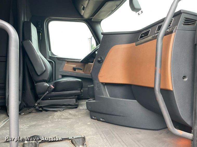 image for item NY9884 2018 Freightliner Cascadia 126SLP  semi truck