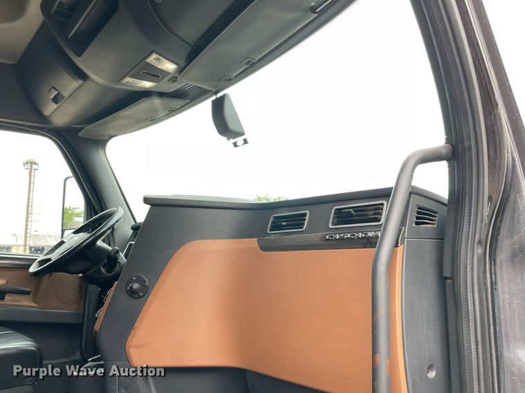 image for item NY9884 2018 Freightliner Cascadia 126SLP  semi truck