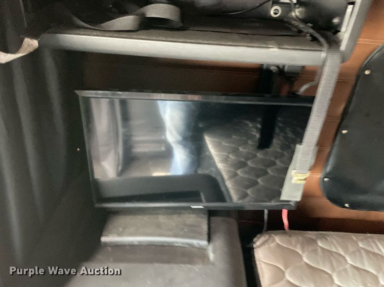 image for item NY9884 2018 Freightliner Cascadia 126SLP  semi truck