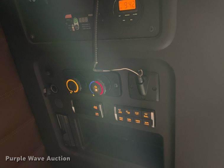 image for item NY9884 2018 Freightliner Cascadia 126SLP  semi truck