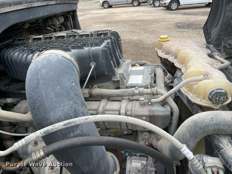 image for item NY9884 2018 Freightliner Cascadia 126SLP  semi truck