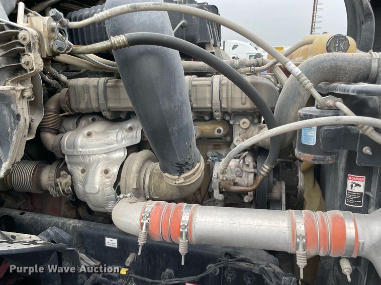 image for item NY9884 2018 Freightliner Cascadia 126SLP  semi truck