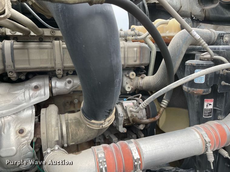 image for item NY9884 2018 Freightliner Cascadia 126SLP  semi truck