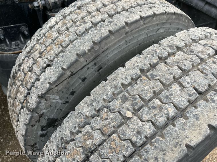 image for item NY9884 2018 Freightliner Cascadia 126SLP  semi truck