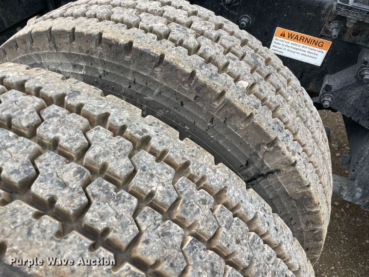 image for item NY9884 2018 Freightliner Cascadia 126SLP  semi truck