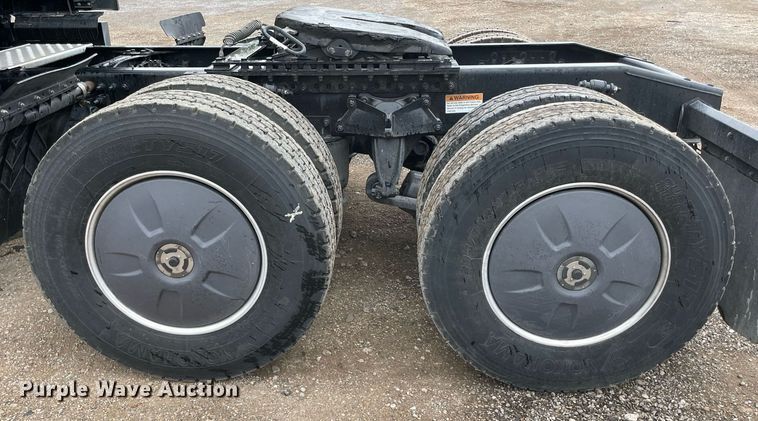 image for item NY9884 2018 Freightliner Cascadia 126SLP  semi truck