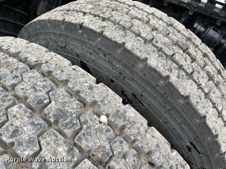 image for item NY9884 2018 Freightliner Cascadia 126SLP  semi truck