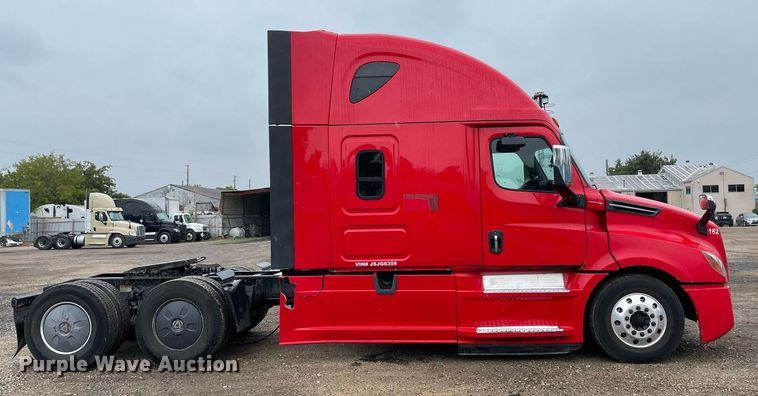 image for item NY9885 2018 Freightliner Cascadia 126SLP  semi truck