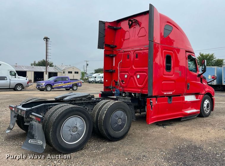 image for item NY9885 2018 Freightliner Cascadia 126SLP  semi truck