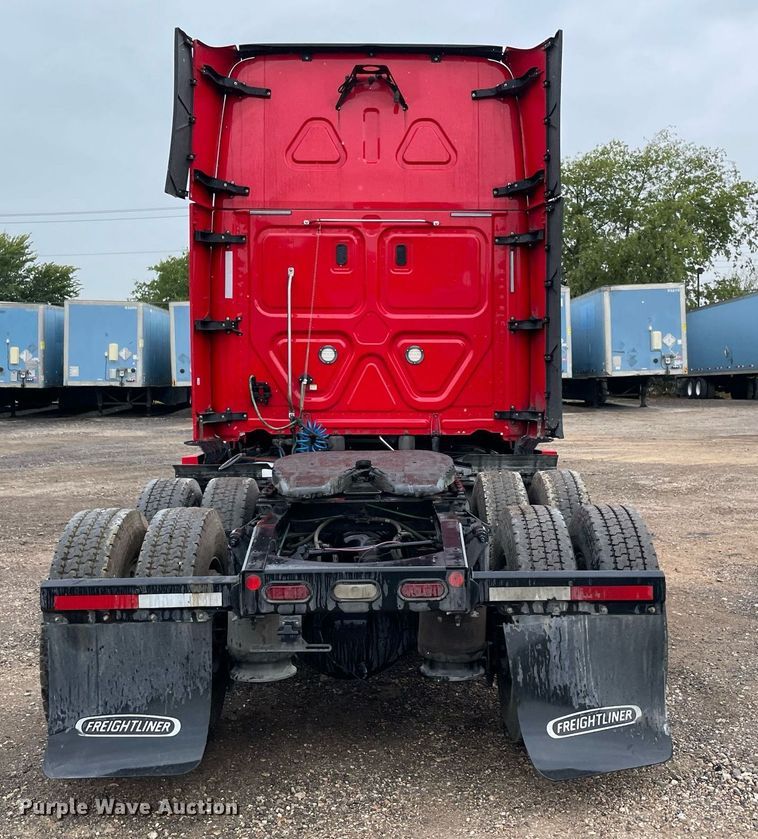 image for item NY9885 2018 Freightliner Cascadia 126SLP  semi truck