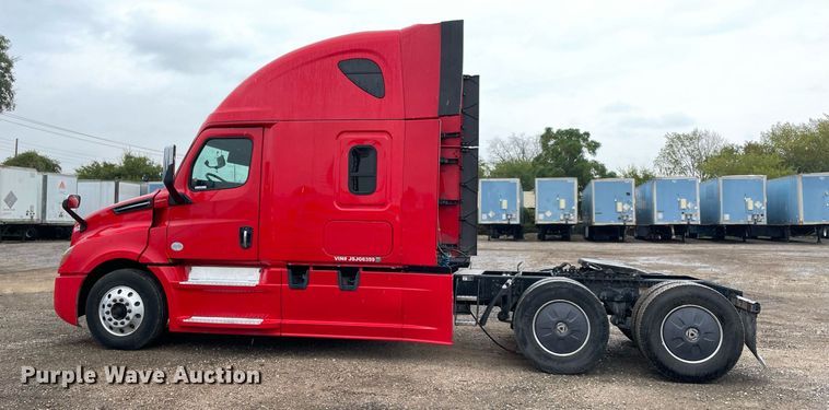 image for item NY9885 2018 Freightliner Cascadia 126SLP  semi truck