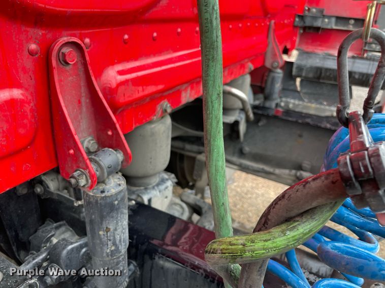 image for item NY9885 2018 Freightliner Cascadia 126SLP  semi truck