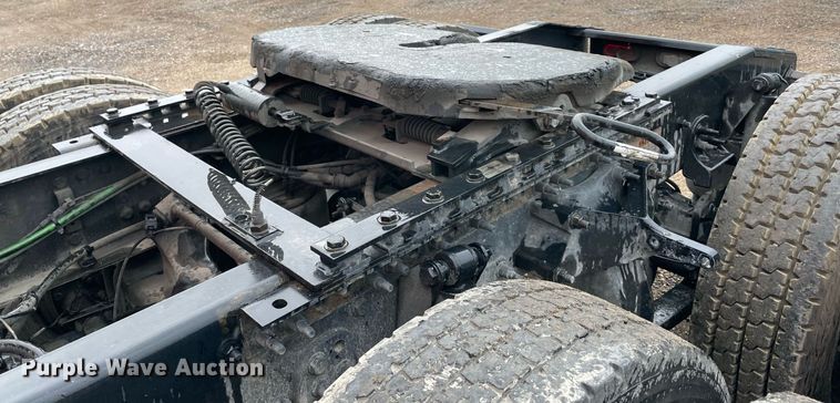 image for item NY9885 2018 Freightliner Cascadia 126SLP  semi truck