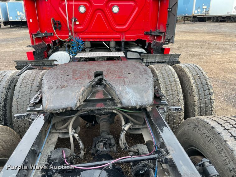 image for item NY9885 2018 Freightliner Cascadia 126SLP  semi truck