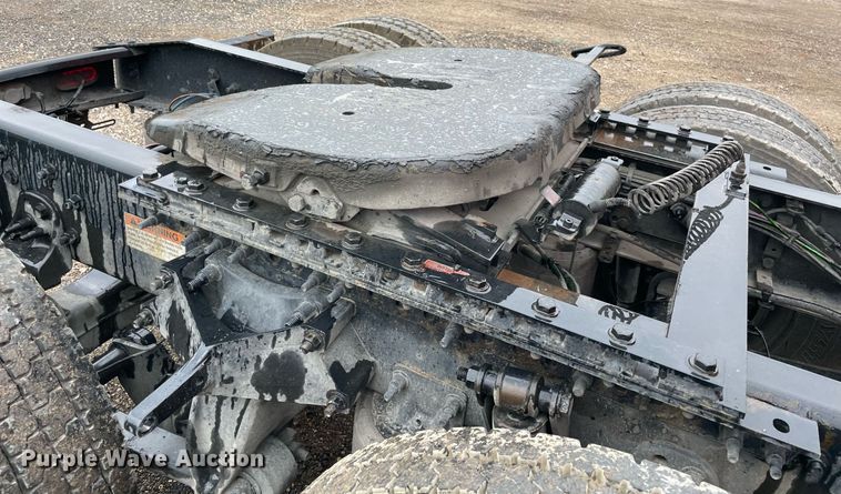 image for item NY9885 2018 Freightliner Cascadia 126SLP  semi truck