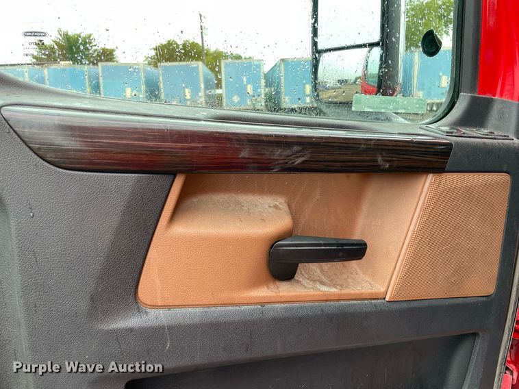 image for item NY9885 2018 Freightliner Cascadia 126SLP  semi truck