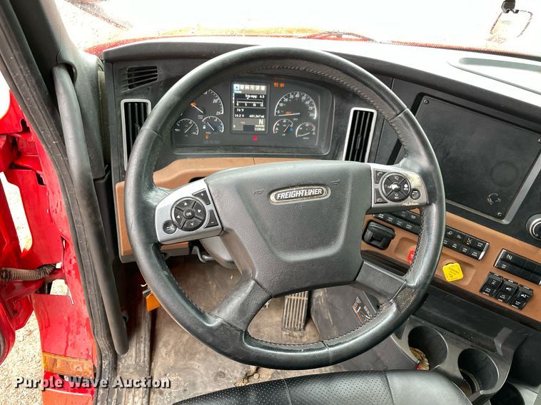 image for item NY9885 2018 Freightliner Cascadia 126SLP  semi truck