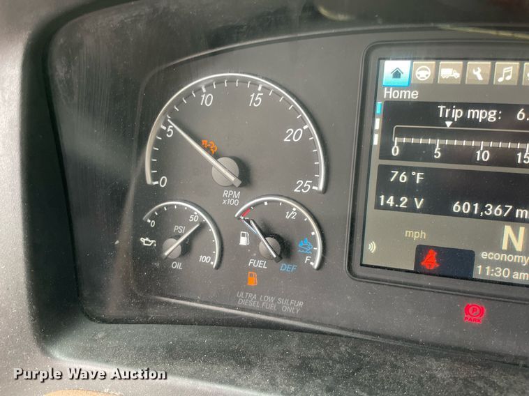 image for item NY9885 2018 Freightliner Cascadia 126SLP  semi truck