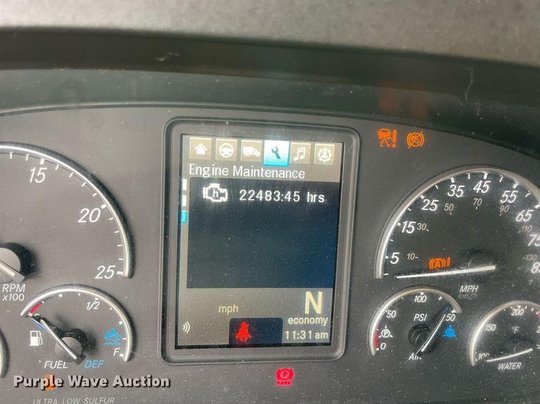 image for item NY9885 2018 Freightliner Cascadia 126SLP  semi truck