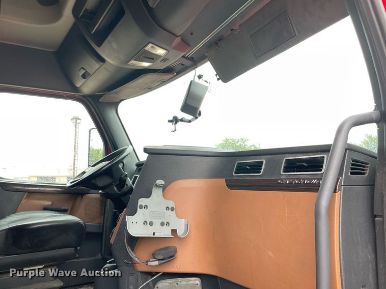 image for item NY9885 2018 Freightliner Cascadia 126SLP  semi truck