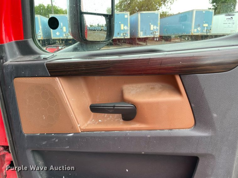 image for item NY9885 2018 Freightliner Cascadia 126SLP  semi truck