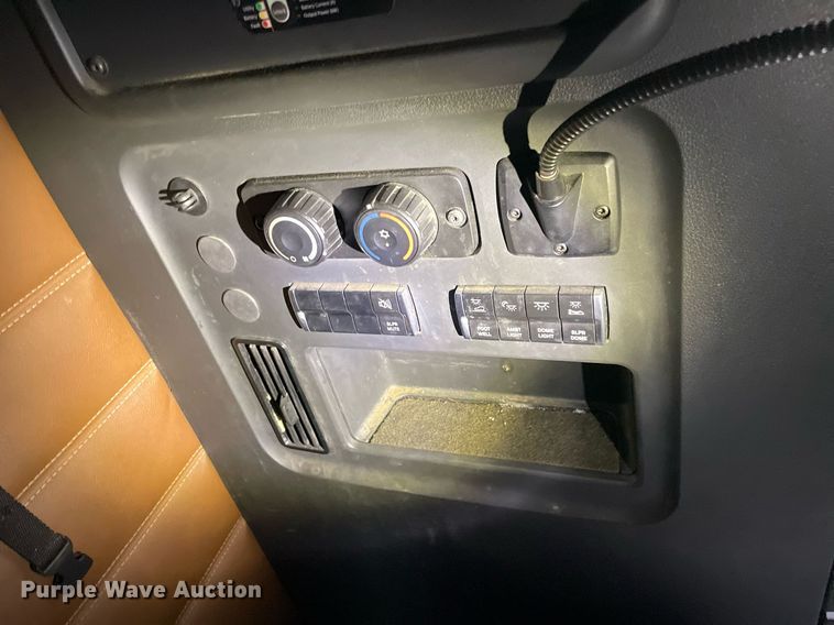 image for item NY9885 2018 Freightliner Cascadia 126SLP  semi truck