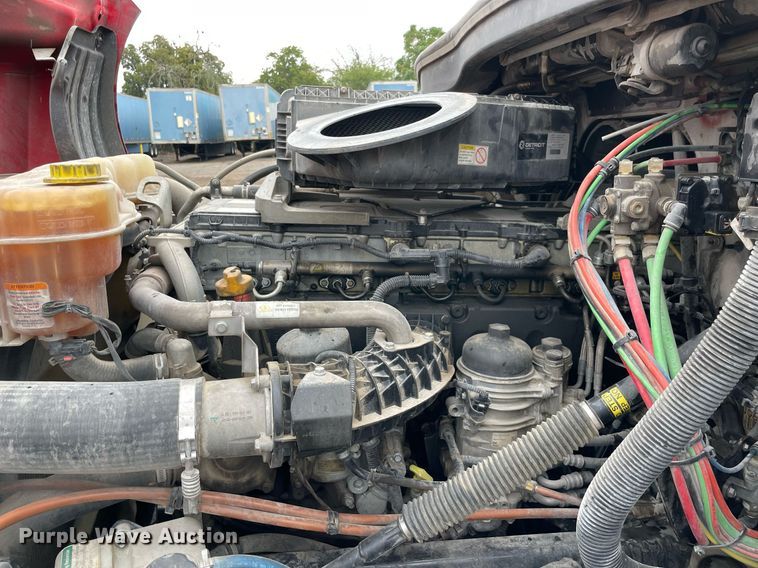 image for item NY9885 2018 Freightliner Cascadia 126SLP  semi truck