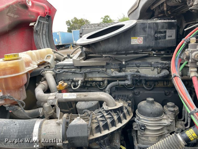 image for item NY9885 2018 Freightliner Cascadia 126SLP  semi truck