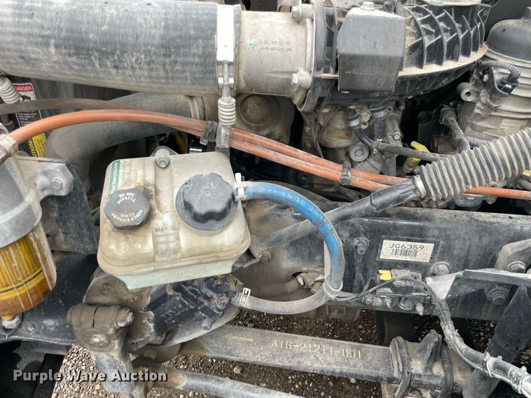 image for item NY9885 2018 Freightliner Cascadia 126SLP  semi truck