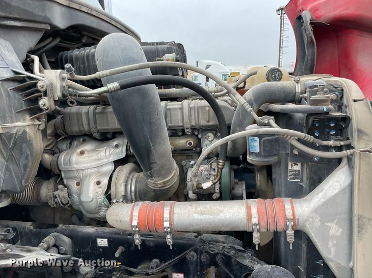 image for item NY9885 2018 Freightliner Cascadia 126SLP  semi truck