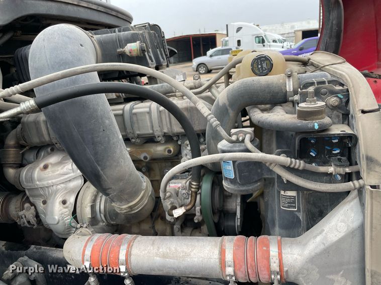 image for item NY9885 2018 Freightliner Cascadia 126SLP  semi truck