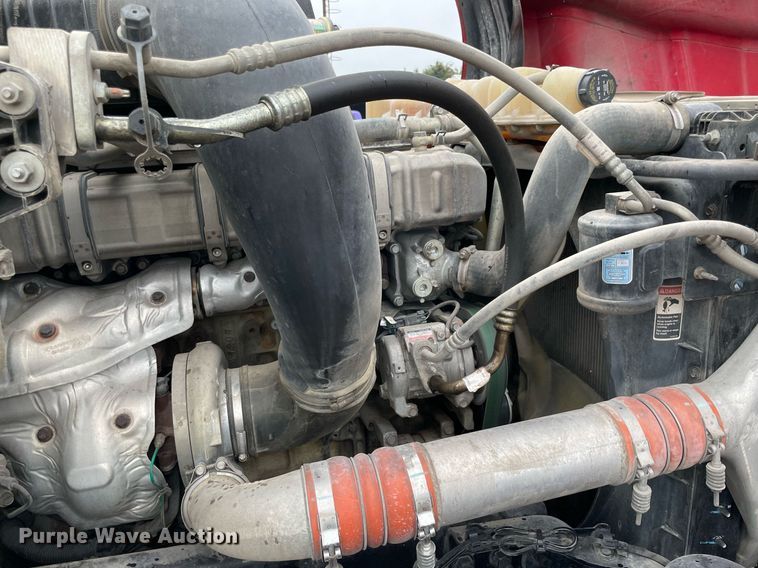 image for item NY9885 2018 Freightliner Cascadia 126SLP  semi truck