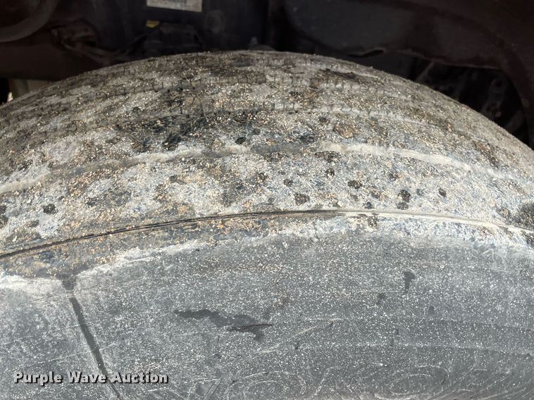 image for item NY9885 2018 Freightliner Cascadia 126SLP  semi truck