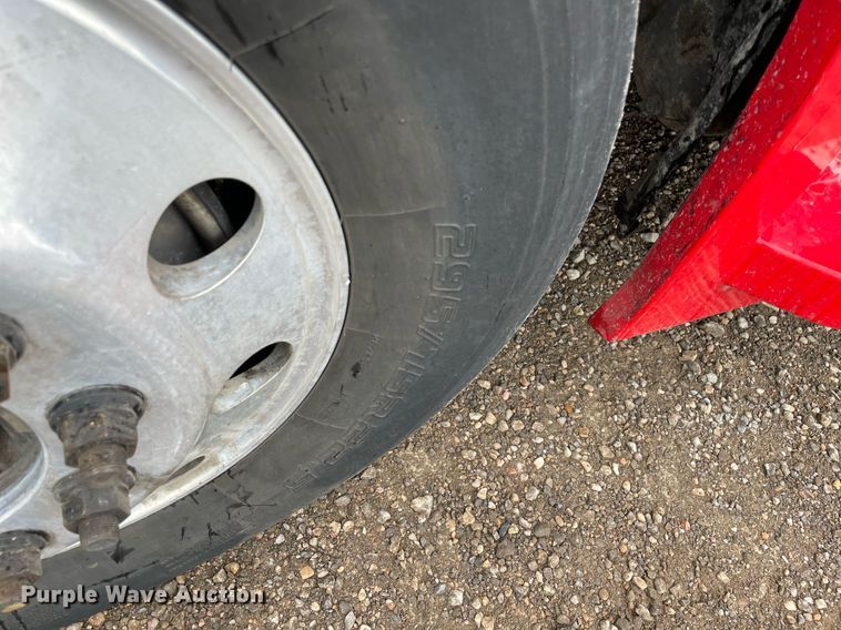 image for item NY9885 2018 Freightliner Cascadia 126SLP  semi truck