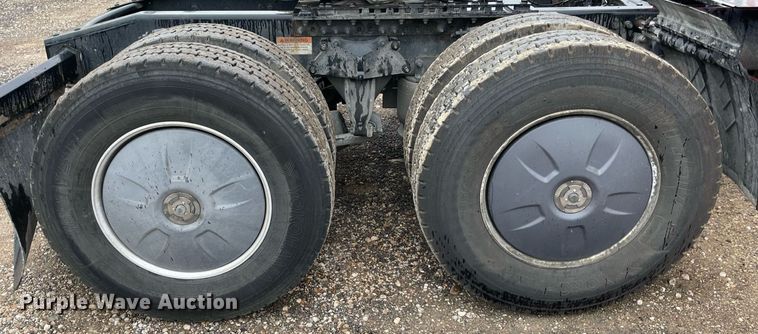 image for item NY9885 2018 Freightliner Cascadia 126SLP  semi truck