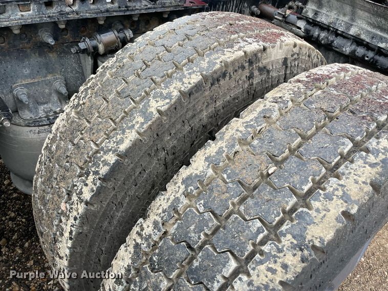 image for item NY9885 2018 Freightliner Cascadia 126SLP  semi truck