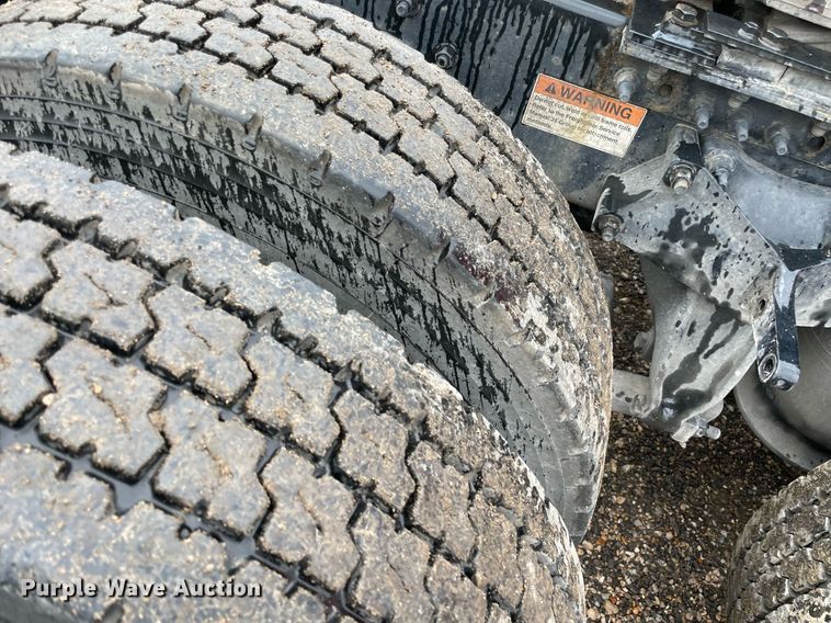 image for item NY9885 2018 Freightliner Cascadia 126SLP  semi truck