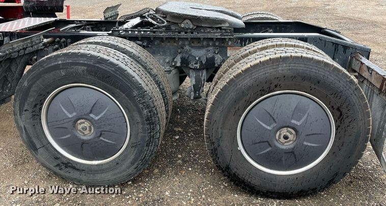 image for item NY9885 2018 Freightliner Cascadia 126SLP  semi truck