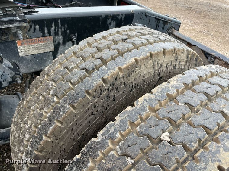 image for item NY9885 2018 Freightliner Cascadia 126SLP  semi truck