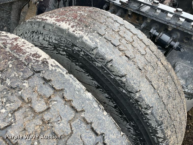 image for item NY9885 2018 Freightliner Cascadia 126SLP  semi truck